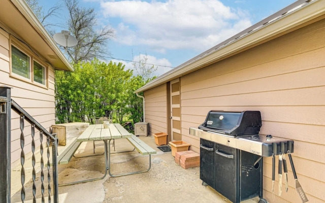 Patio, Grill & Outdoor Dining: Conrad Home!