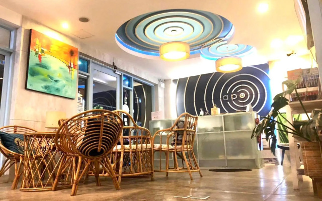 Apo Hotel