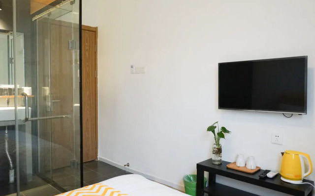 See you Hostel Lama Temple&Tian'anmen& Forbidden City ,One stop on the special line to the airport