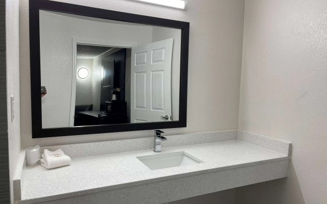 Days Inn by Wyndham Calhoun GA I-75 and US-41