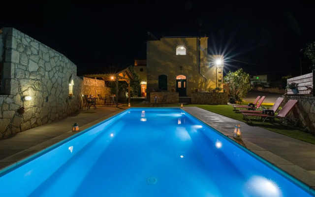 Skandalis Traditional Suites