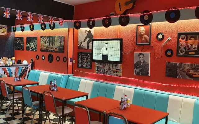 Morgans 60's experience on the promenade