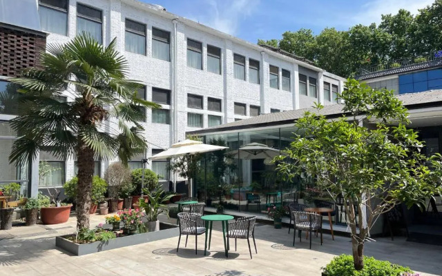 Luoyang Yijia International Youth Hostel