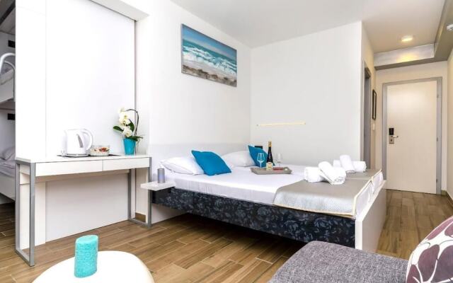 Room-all Saints Suites B&b Kastela