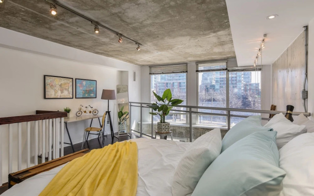 QuickStay - Sunlit Luxury Loft on King West