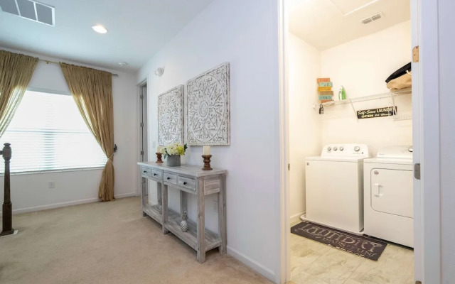 Spacious 6-bedroom Retreat Near Disney Parks