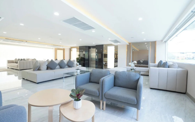 Oriole Residence