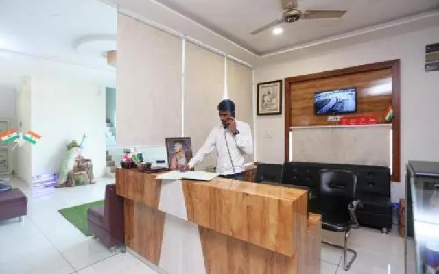 Tandoori Veg Hotel by OYO Rooms