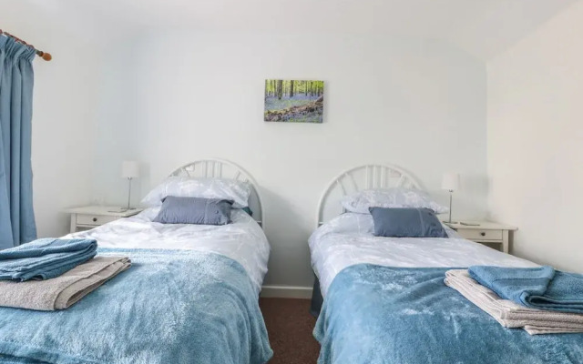 25 Parragate Road