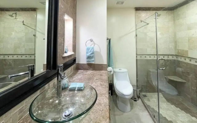 Upscale Ocean View Condo Close to it all Great