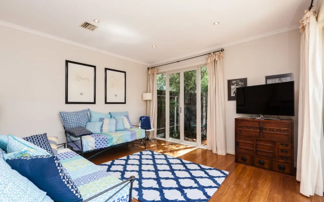 JASMINE, 2BDR Port Melbourne House