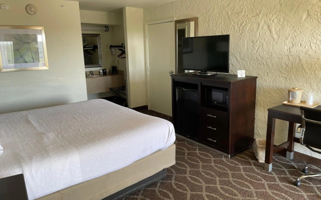 Quality Inn Clinton North