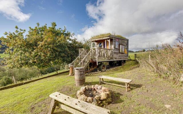 2x Double Bed - Glamping Wagon, Dalby Forest