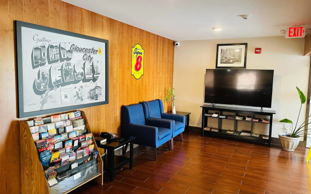 Super 8 by Wyndham Gloucester