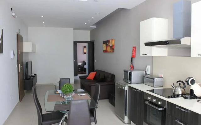 Sunny 2 bedroom, 2 bathrooms, seaside apt.