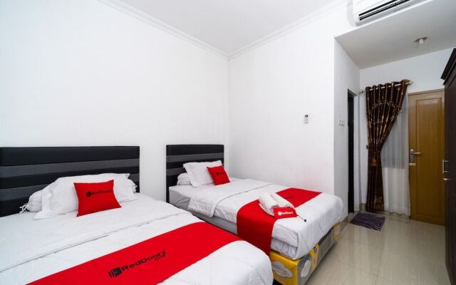 RedDoorz near Makassar Town Square 2