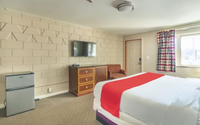 OYO Hotel Malden MA Broadway