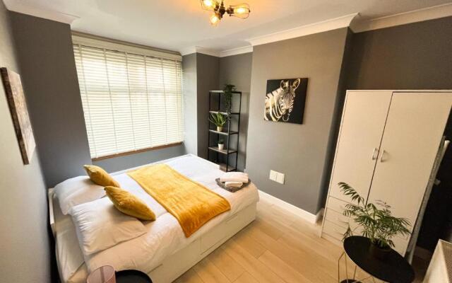 ***3 bedroom Home away from Home with BBQ grill***