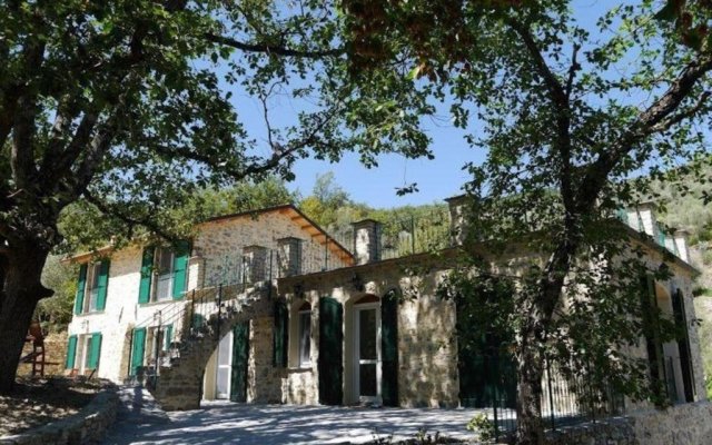 Ferienhaus in Stellanello mit Terrasse Grill und Garten
