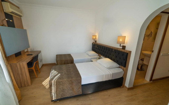 Kleopatra Celine Hotel