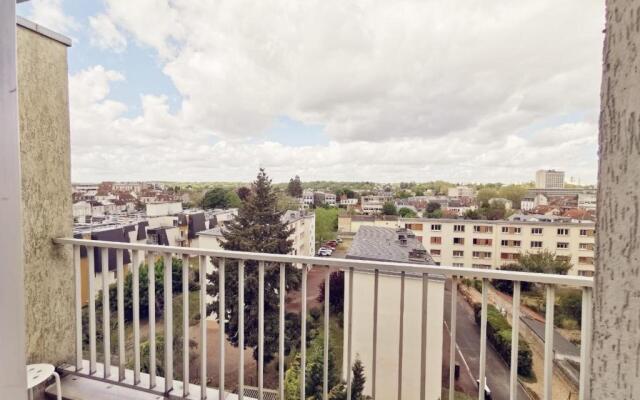 Suite Athéna - Melun gare RER - Balcon et parking