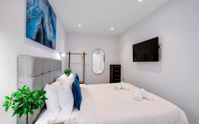 Modern Executive 5 Bedroom Home in Purley