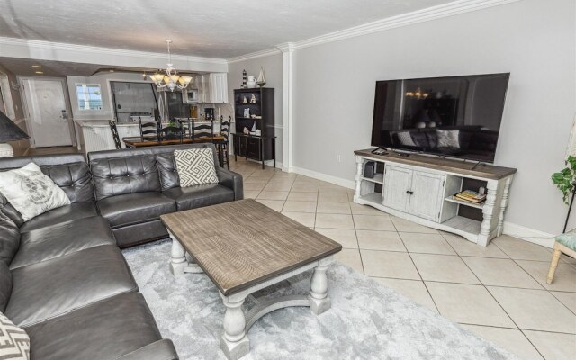 Shoreline Towers 1063 2 Bedroom Condo by RedAwning