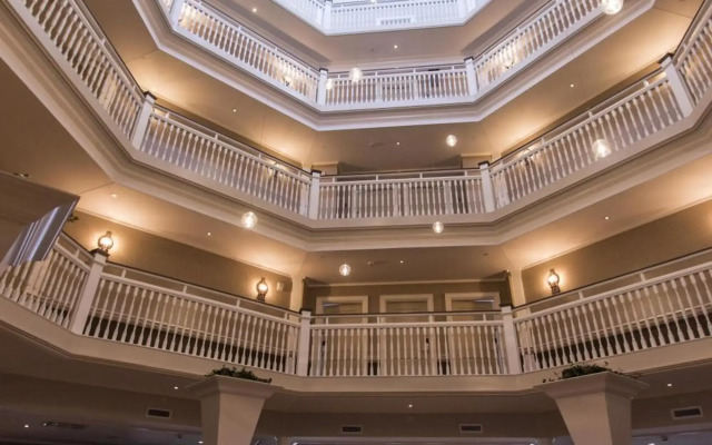 Cedar Point's Hotel Breakers