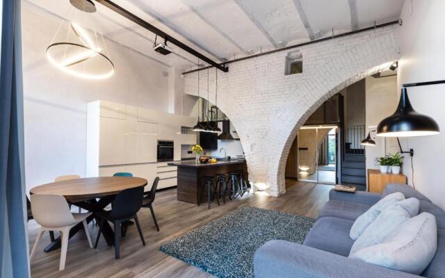 #stayhere - Unique Spacious & Modern 2BDR Upscale Neighbourhood