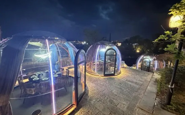 Zhenhu Homestay (Jiandemeicheng Ancient Town)