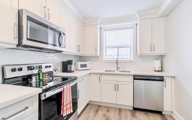 1BR Apt - w King Bed and Netflix- Close to DT