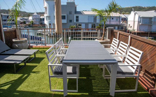 Waterfront New Listng - 8 South Quay -