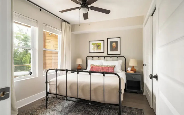 Cherokee by AvantStay – Contemporary Design in a Prime Location