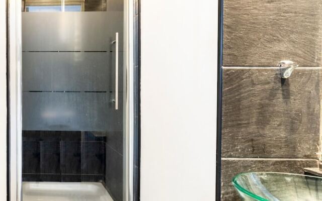 Cute beachfront apartment in the district of Salis, Antibes