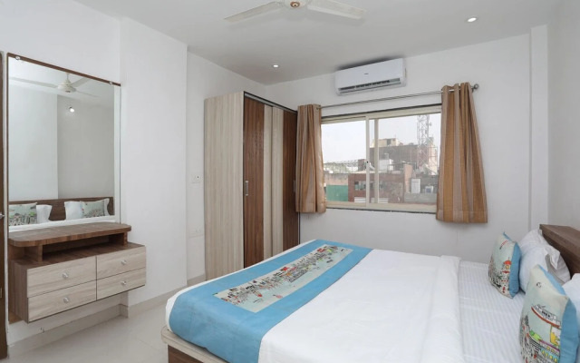 OYO 10066 Home Modern 3BHK Gulab Bagh