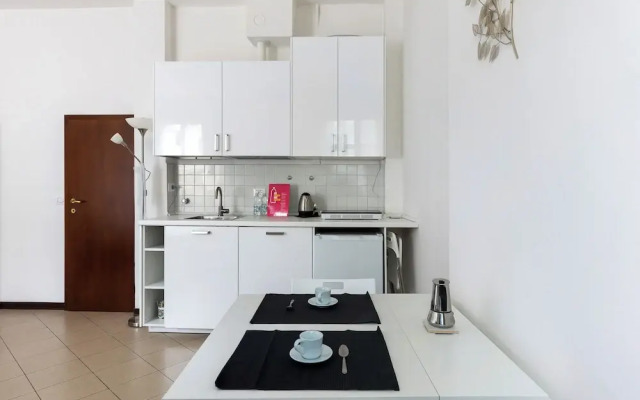 White Leaves Studio by Wonderful Italy