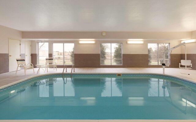 Country Inn & Suites by Radisson, Rochester, MN