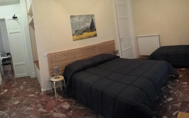 * 1 * 7 * 4 * Via Roma, Rooms Breakfast, B&B