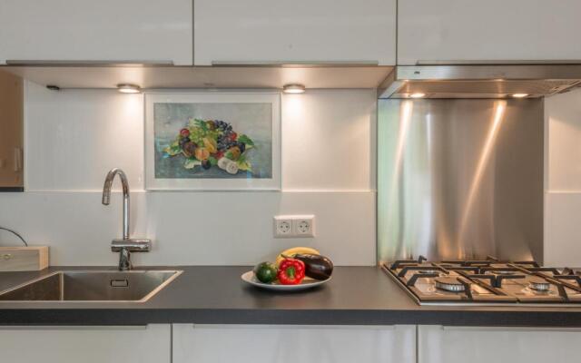 Canal View Amsterdam apartment