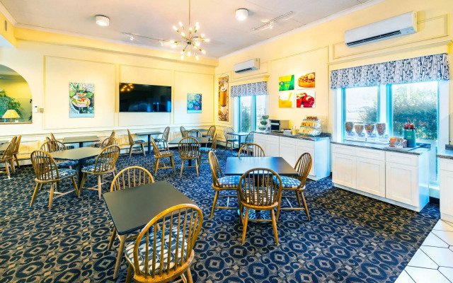 Quality Inn & Suites Garden of the Gulf