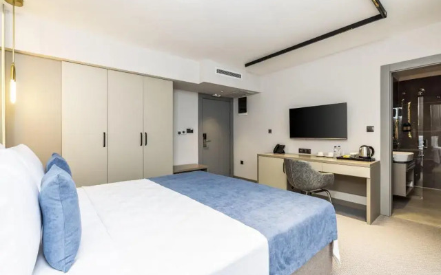 Rossi Luxury Hotel
