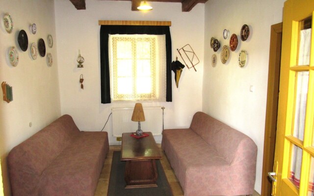 Room in Farmhouse - Rustic Charm - two Bedroom Suite 8601