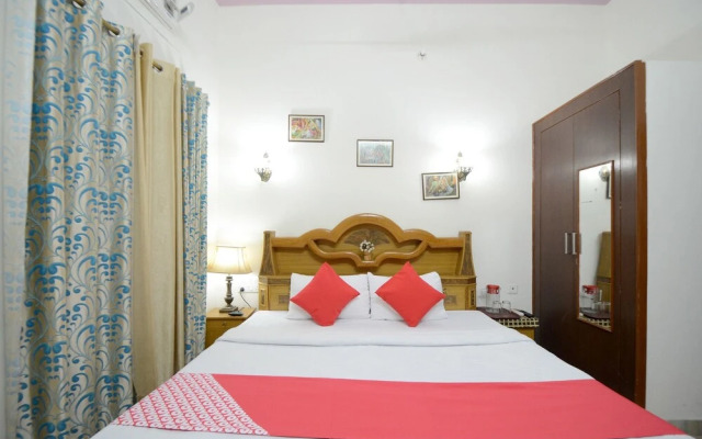 OYO 19035 Hotel Satkar