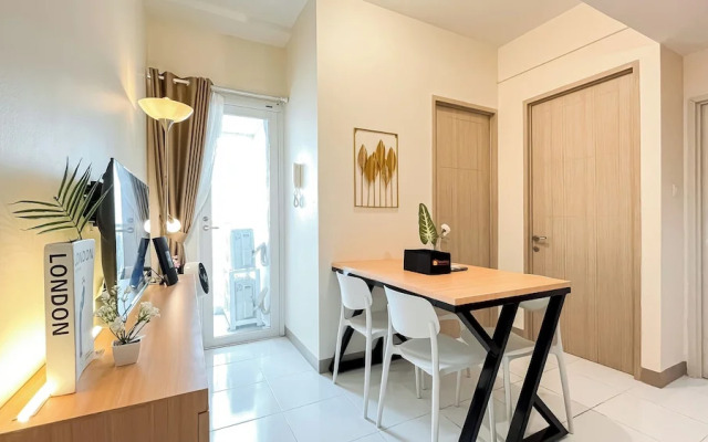 White Toned Style 2Br Tokyo Riverside Pik 2 Apartment