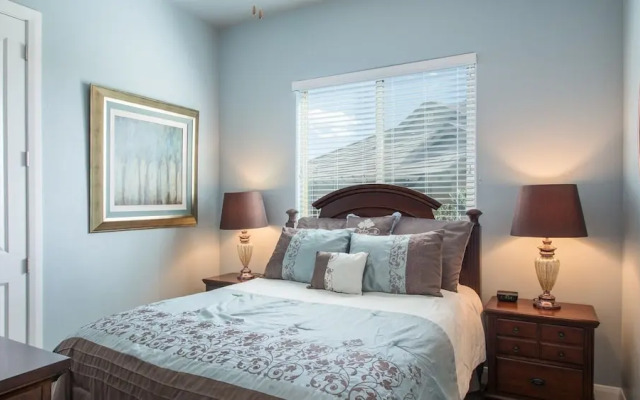 Sun-e-scape 3 Bedroom Apts by RedAwning