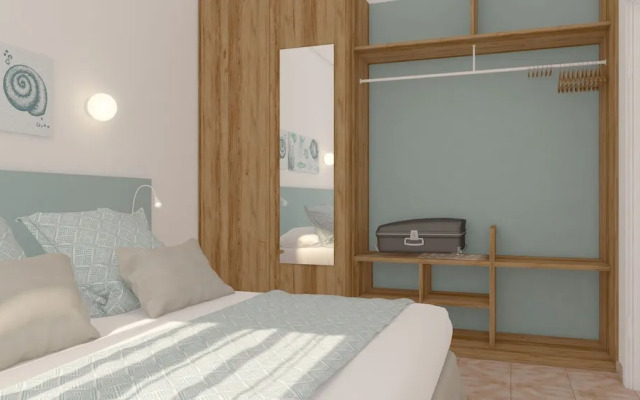 Cala En Blanes Beach Apartments