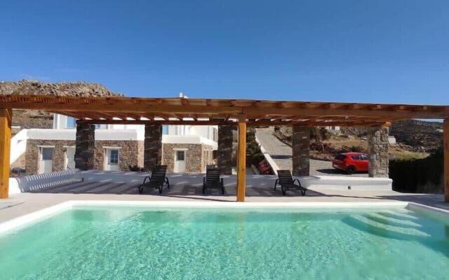 Modern Mykonos 2 Bd Aqua w shared Pool