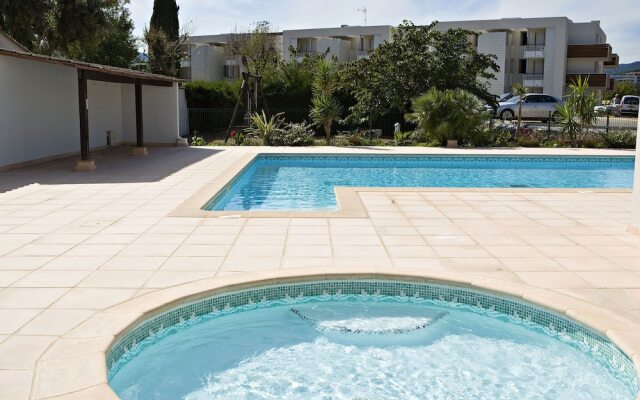 Luxury Apartment With Large Terrace Located on a Marina