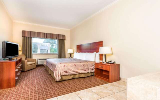 Ramada by Wyndham College Station