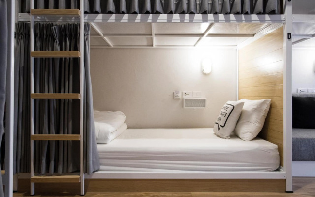 Bed One Block Hostel